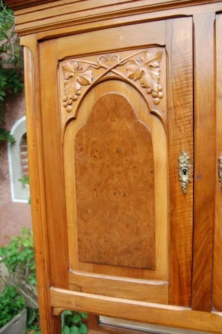 Art nouveau tweedelig buffet in noten, circa 1900 — Uitstekende staat