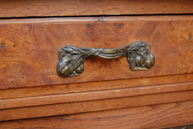 Art Nouveau-periode buffet in notenwortel en eiken — Uitstekende staat