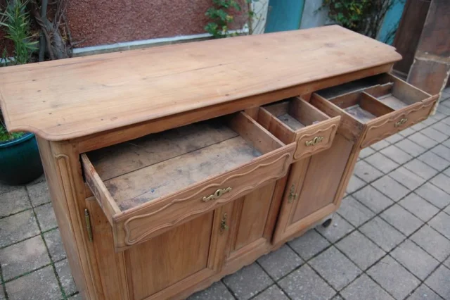 Louis XV buffet in wilde kerselaar, 18e eeuw