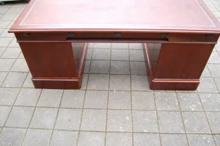 Bureau à caisson Luis Felipe en caoba, siglo XIX
