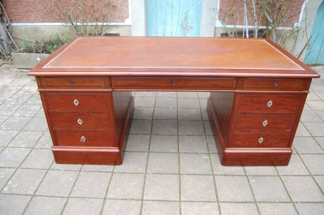 Bureau à caisson Luigi Filippo in mogano, XIX secolo — Eccellente stato