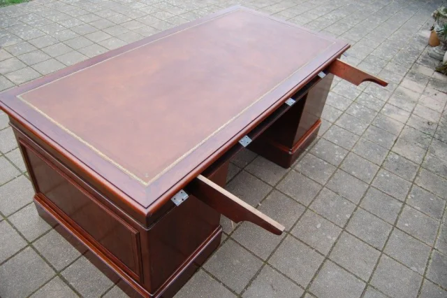 Bureau à caisson Luigi Filippo in mogano, XIX secolo — Eccellente stato