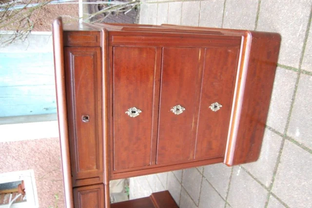 Bureau à caisson Luigi Filippo in mogano, XIX secolo — Eccellente stato