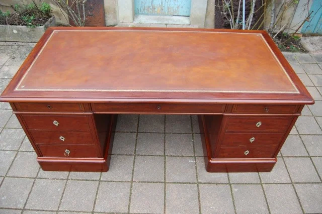 Bureau à caisson Luigi Filippo in mogano, XIX secolo — Eccellente stato
