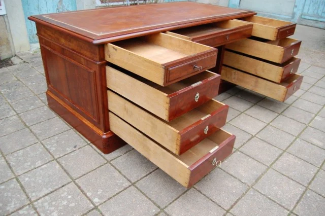Bureau à caisson Luigi Filippo in mogano, XIX secolo — Eccellente stato