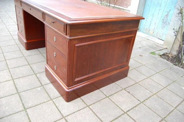 Bureau à caisson Luigi Filippo in mogano, XIX secolo — Eccellente stato