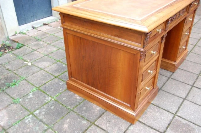 Napoléon-III-Schreibtisch (Bureau à caisson) aus massiver Nussbaum, 19. Jahrhundert — Ausgezeichneter Zustand