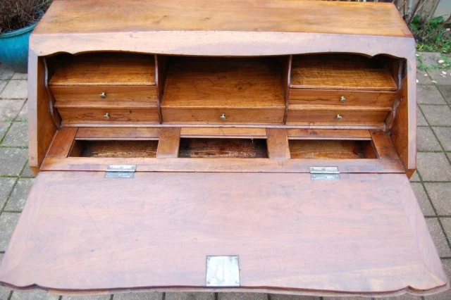 Bureau à pente Louis XV / Louis XVI overgangsperiode in noten, 18e eeuw — Uitstekende staat