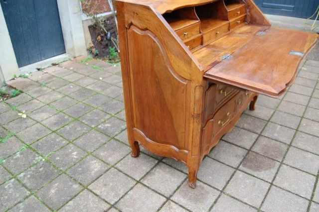 Bureau à pente Louis XV / Louis XVI overgangsperiode in noten, 18e eeuw — Uitstekende staat