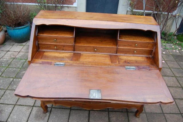 Bureau à pente Louis XV / Louis XVI overgangsperiode in noten, 18e eeuw — Uitstekende staat