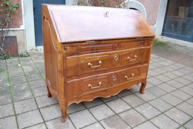 Bureau à pente Louis XV / Louis XVI overgangsperiode in noten, 18e eeuw — Uitstekende staat