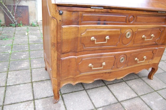 Bureau à pente Louis XV / Louis XVI overgangsperiode in noten, 18e eeuw — Uitstekende staat