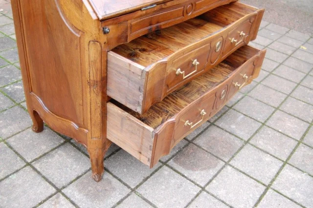 Bureau à pente Louis XV / Louis XVI overgangsperiode in noten, 18e eeuw — Uitstekende staat