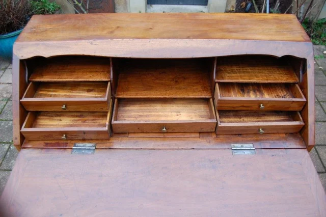 Bureau à pente Louis XV / Louis XVI overgangsperiode in noten, 18e eeuw — Uitstekende staat