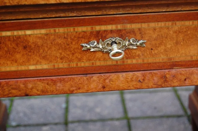 Napoléon III Bureau à Caissons in the Louis XVI Style, Late 19th Century — Excellent condition