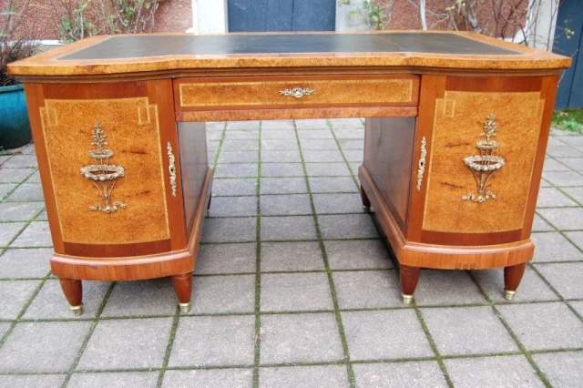 Napoléon III Bureau à Caissons in the Louis XVI Style, Late 19th Century — Excellent condition