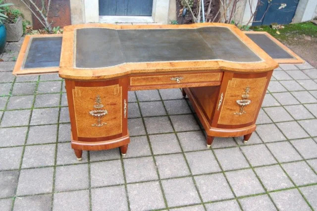 Napoléon III Bureau à Caissons in the Louis XVI Style, Late 19th Century — Excellent condition