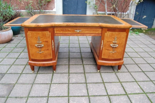 Napoléon III Bureau à Caissons in the Louis XVI Style, Late 19th Century — Excellent condition