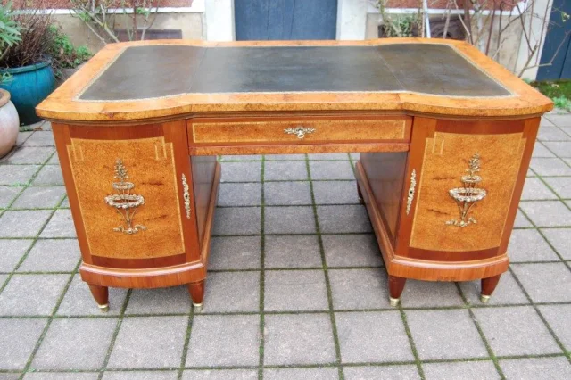 Napoléon III Bureau à Caissons in the Louis XVI Style, Late 19th Century — Excellent condition