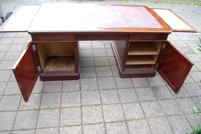 Grande bureau à caissons epoca Luigi Filippo in mogano, XIX secolo — Eccellente stato