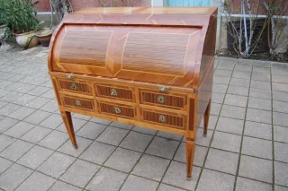 Louis-XVI-Zylinderbureau aus Nussbaum und Pflaumenholz, 18. Jahrhundert