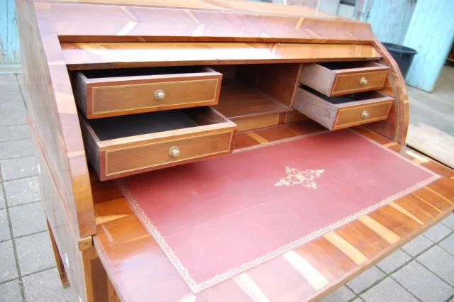 Bureau a cilindro Luigi XVI in noce e prugno, XVIII secolo — Eccellente stato