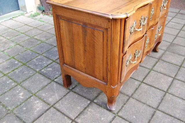 Cassettone arbalète epoca Luigi XV in noce, XVIII secolo — Eccellente stato