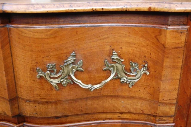 Cassettone arbalète epoca Luigi XV in noce, XVIII secolo — Eccellente stato