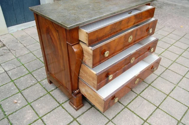 Restauration / Louis-Philippe walnut chest of drawers, 19th century — Excellent condition