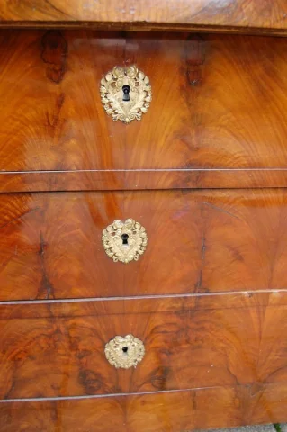 Restauration / Louis-Philippe walnut chest of drawers, 19th century — Excellent condition