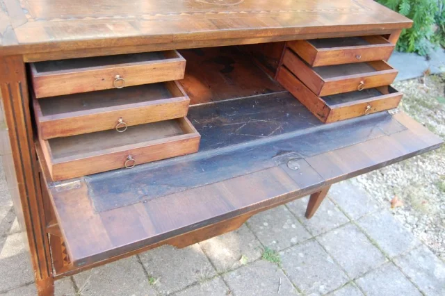 Louis XVI notenhout secretaire-ladekast, 18e eeuw — Uitstekende staat