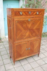 Louis XVI secretary in walnut, 18th century