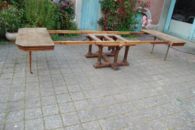 Mesa Napoléon III en roble, 18 comensales, con 6 hojas de extensión, finales del siglo XIX — Excelente estado