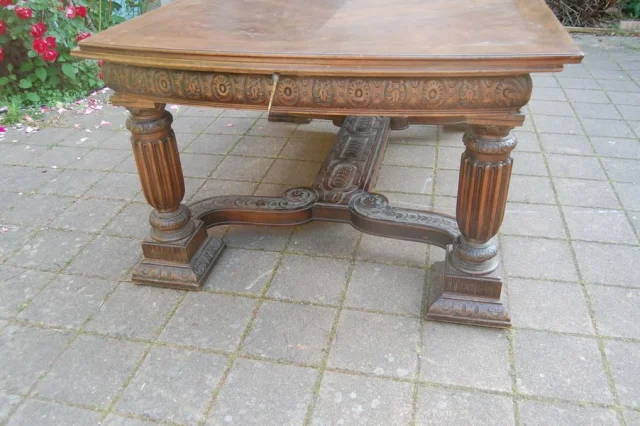 Napoléon III Solid Walnut Dining Table, 20 to 24 Place Settings, 19th Century — Excellent condition