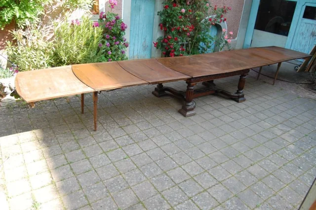 Napoléon III Solid Walnut Dining Table, 20 to 24 Place Settings, 19th Century — Excellent condition