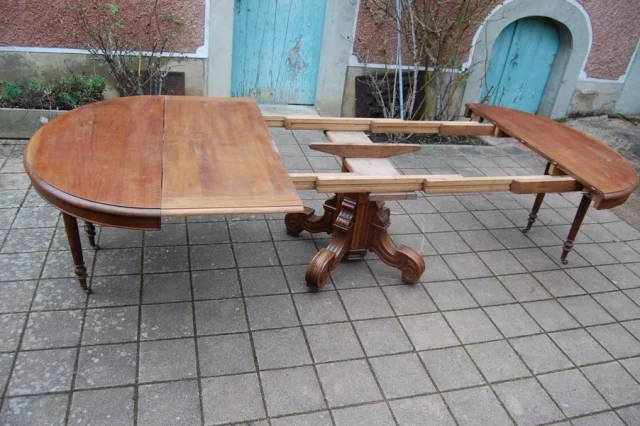 Napoléon III solid walnut pedestal dining table, late 19th century, seats 14 — Excellent condition