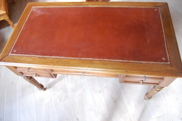 Louis-Philippe walnut bureau, late 19th century