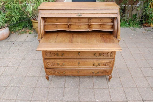 Louis-XV-Zylinderbureau aus Eiche, spätes 18. Jahrhundert — Ausgezeichneter Zustand