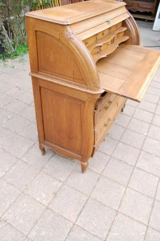 Louis-XV-Zylinderbureau aus Eiche, spätes 18. Jahrhundert — Ausgezeichneter Zustand