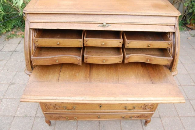 Louis-XV-Zylinderbureau aus Eiche, spätes 18. Jahrhundert — Ausgezeichneter Zustand