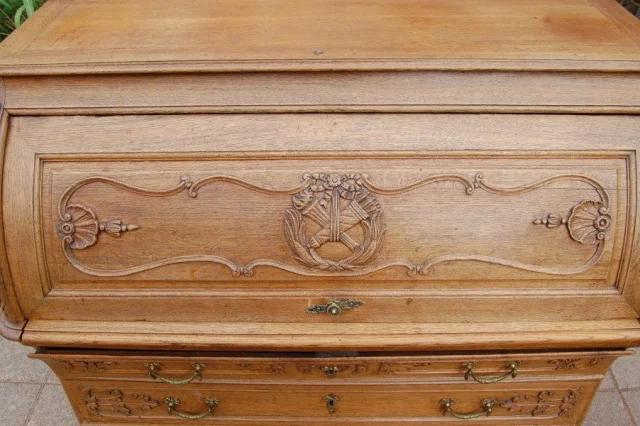 Louis-XV-Zylinderbureau aus Eiche, spätes 18. Jahrhundert — Ausgezeichneter Zustand