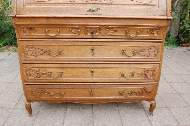 Louis-XV-Zylinderbureau aus Eiche, spätes 18. Jahrhundert — Ausgezeichneter Zustand