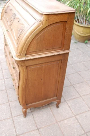 Louis-XV-Zylinderbureau aus Eiche, spätes 18. Jahrhundert — Ausgezeichneter Zustand