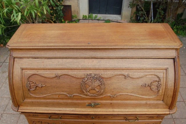 Louis-XV-Zylinderbureau aus Eiche, spätes 18. Jahrhundert — Ausgezeichneter Zustand