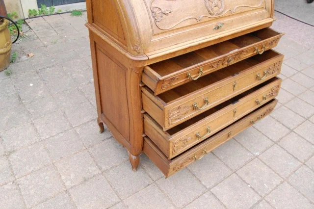 Louis-XV-Zylinderbureau aus Eiche, spätes 18. Jahrhundert — Ausgezeichneter Zustand