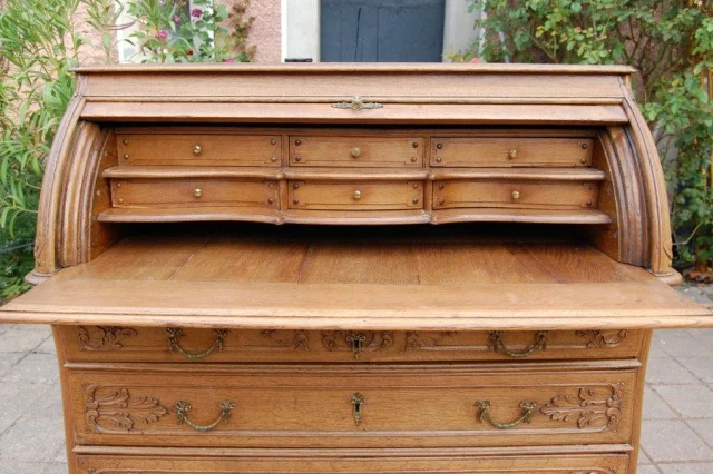 Louis-XV-Zylinderbureau aus Eiche, spätes 18. Jahrhundert — Ausgezeichneter Zustand