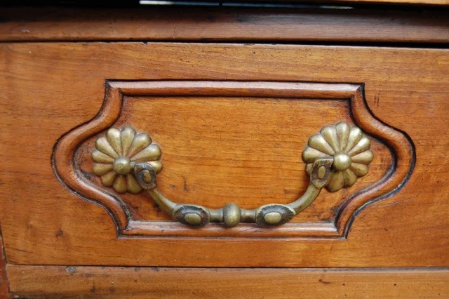 Kleine Louis XV ladekast in noten, 18e eeuw — Uitstekende staat