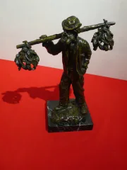 BRONZE STATUETTE UNTERZEICHNET JONCHE