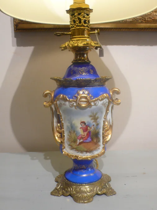 PAIR OF PORCELAIN LAMPS