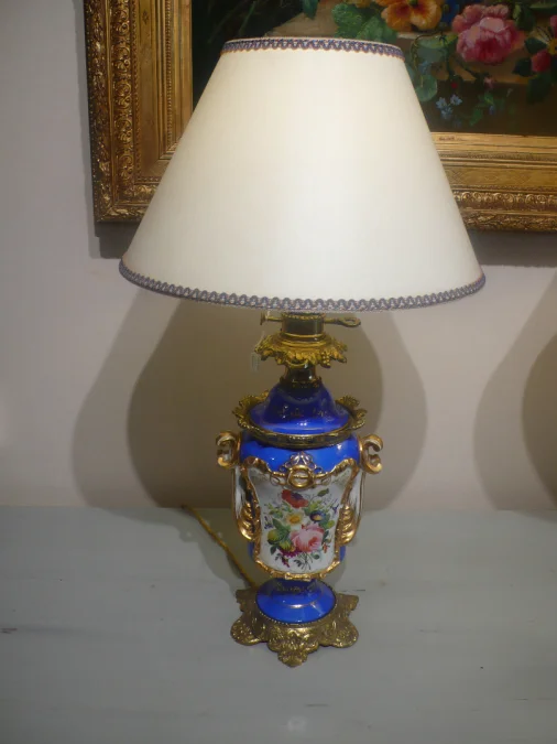 PAIR OF PORCELAIN LAMPS